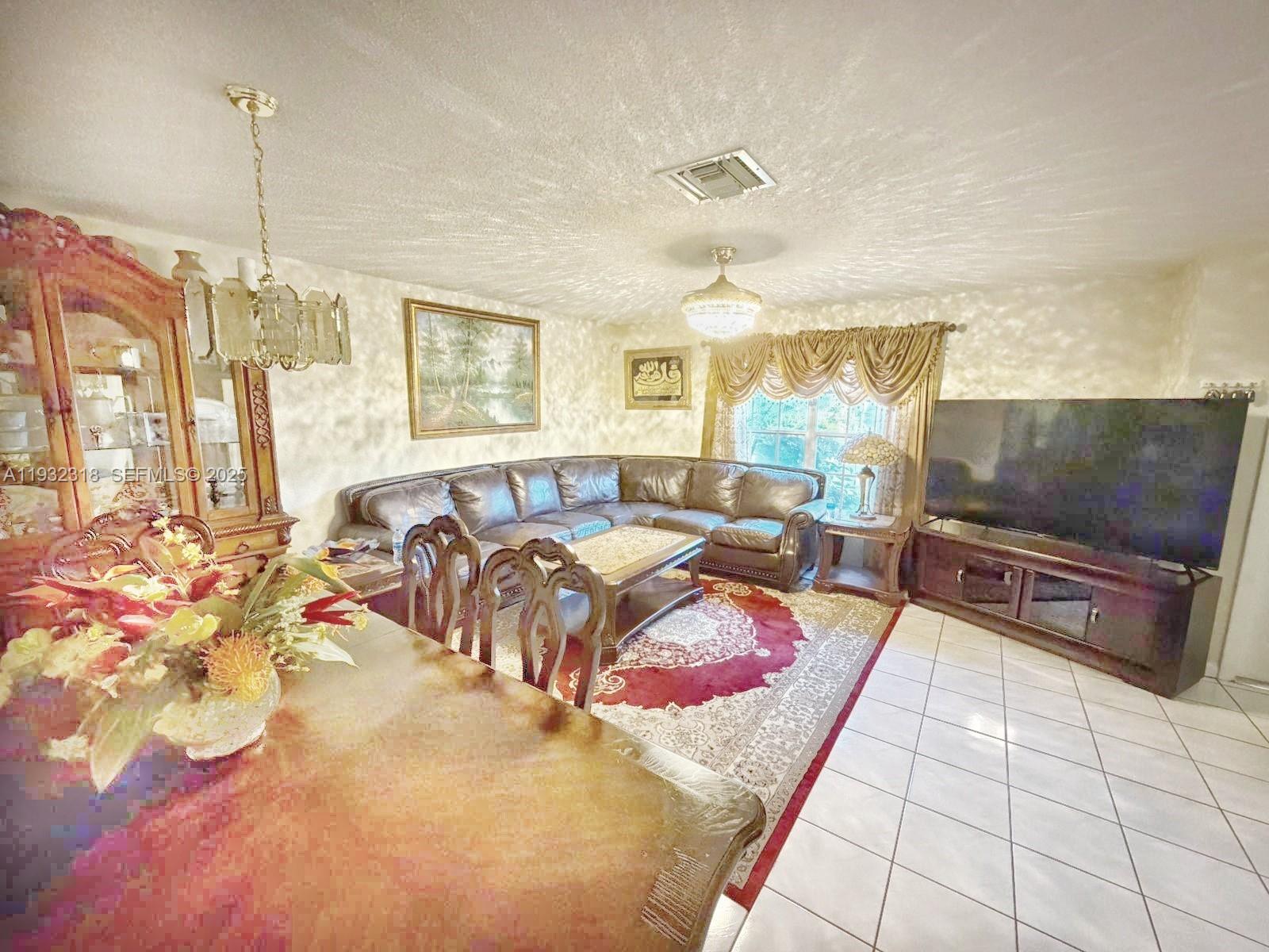 10877 NW 8th St Pembroke Pines, FL 33026