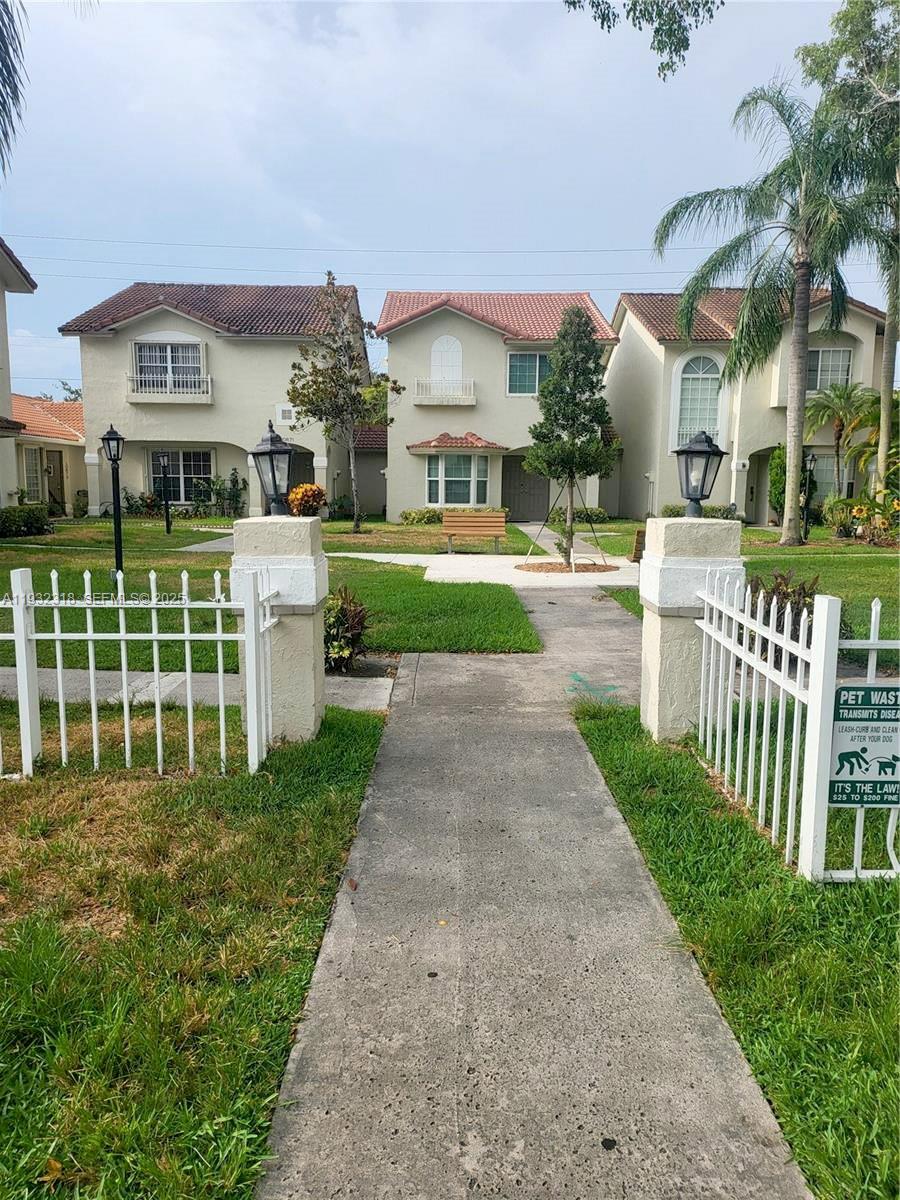 10877 NW 8th St Pembroke Pines, FL 33026