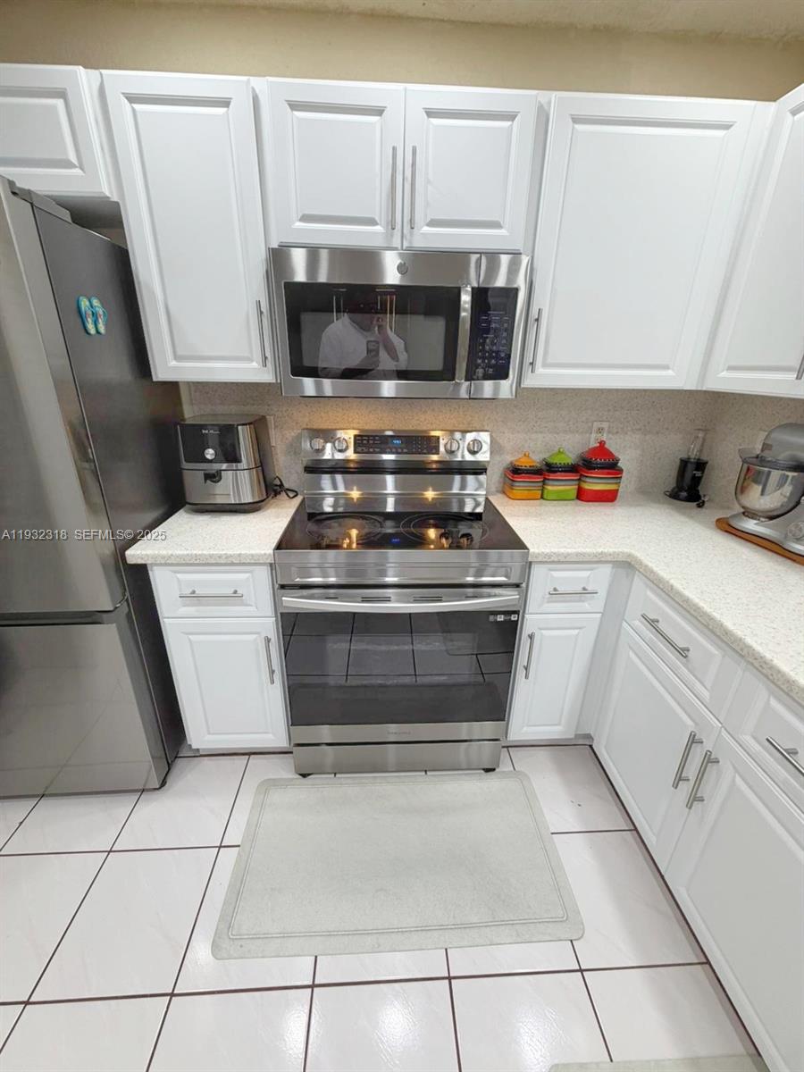 10877 NW 8th St Pembroke Pines, FL 33026