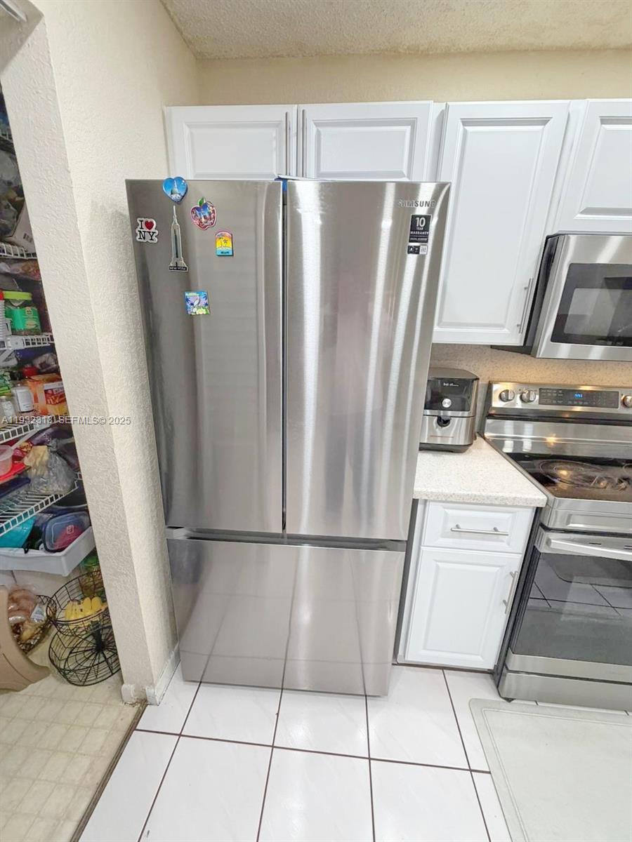 10877 NW 8th St Pembroke Pines, FL 33026