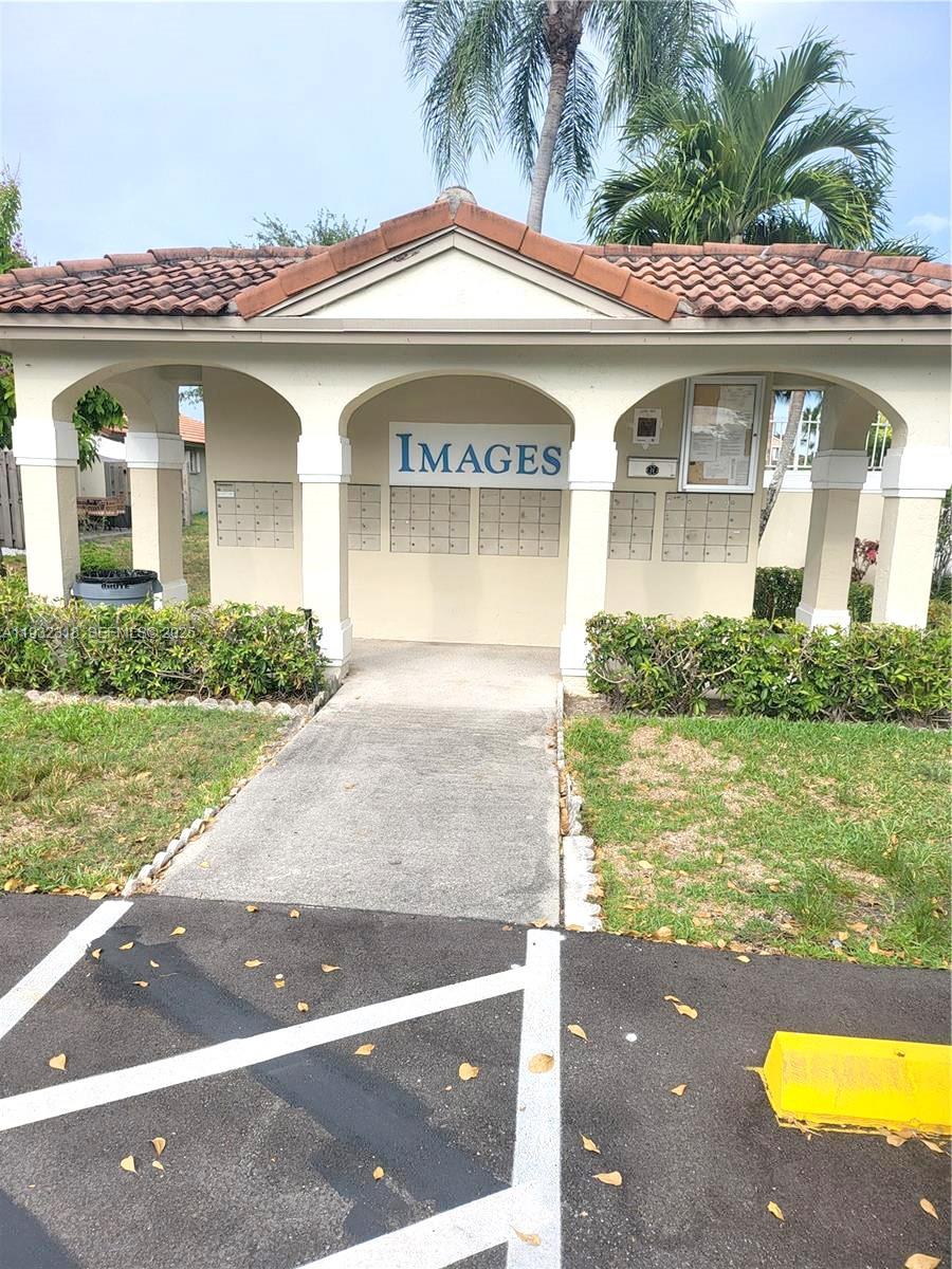 10877 NW 8th St Pembroke Pines, FL 33026