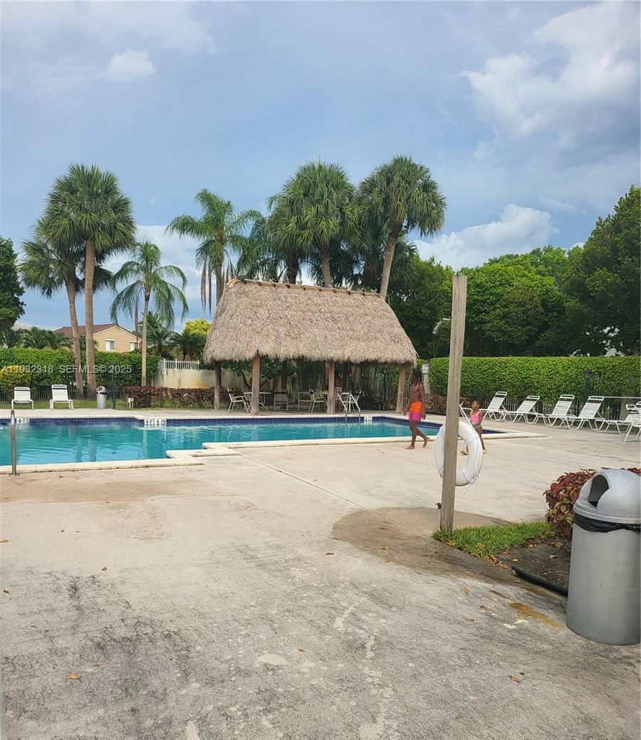 10877 NW 8th St Pembroke Pines, FL 33026