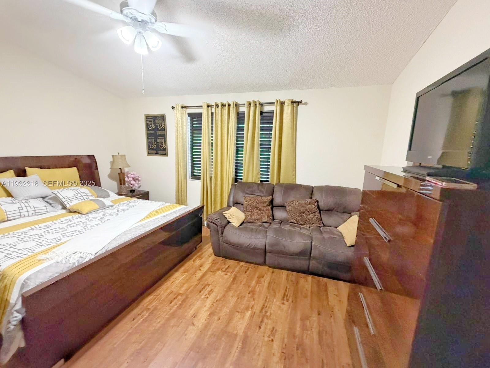 10877 NW 8th St Pembroke Pines, FL 33026