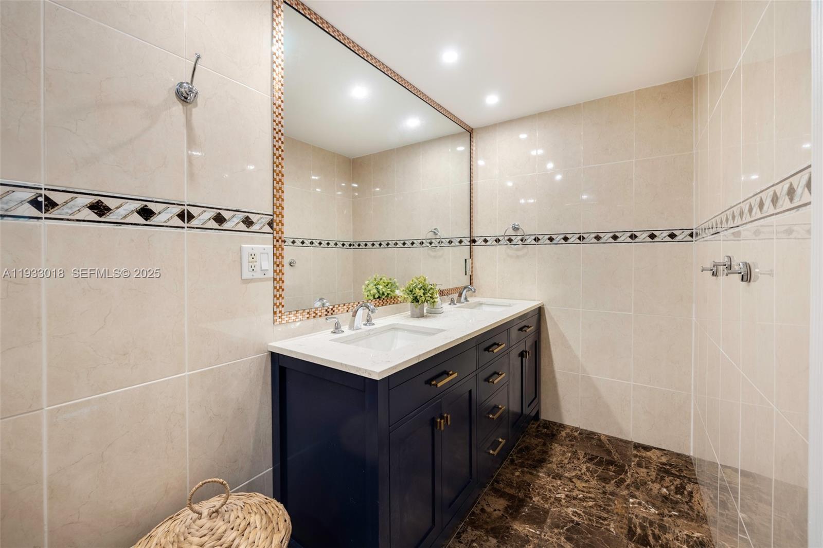 5401 Collins Ave #102 Miami Beach, FL 33140