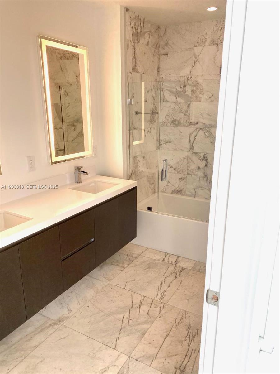 image Paramount Miami Worldcenter8