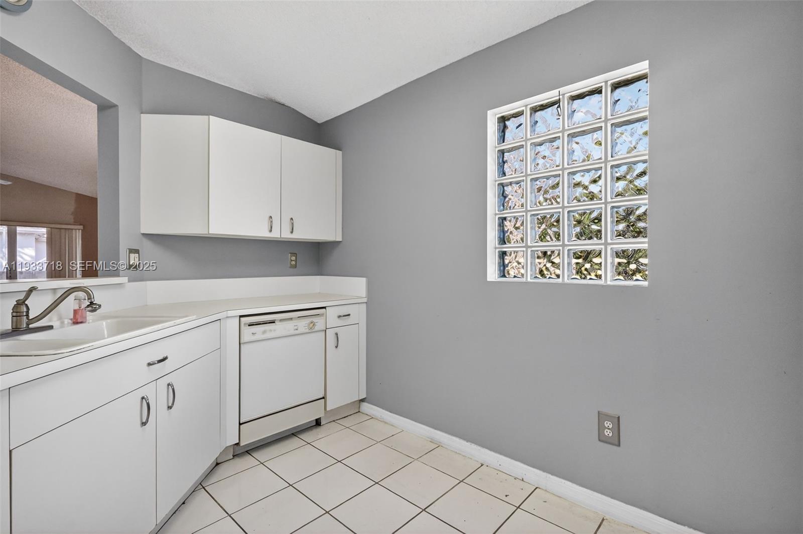 1244 NW 171st Ave Pembroke Pines, FL 33028