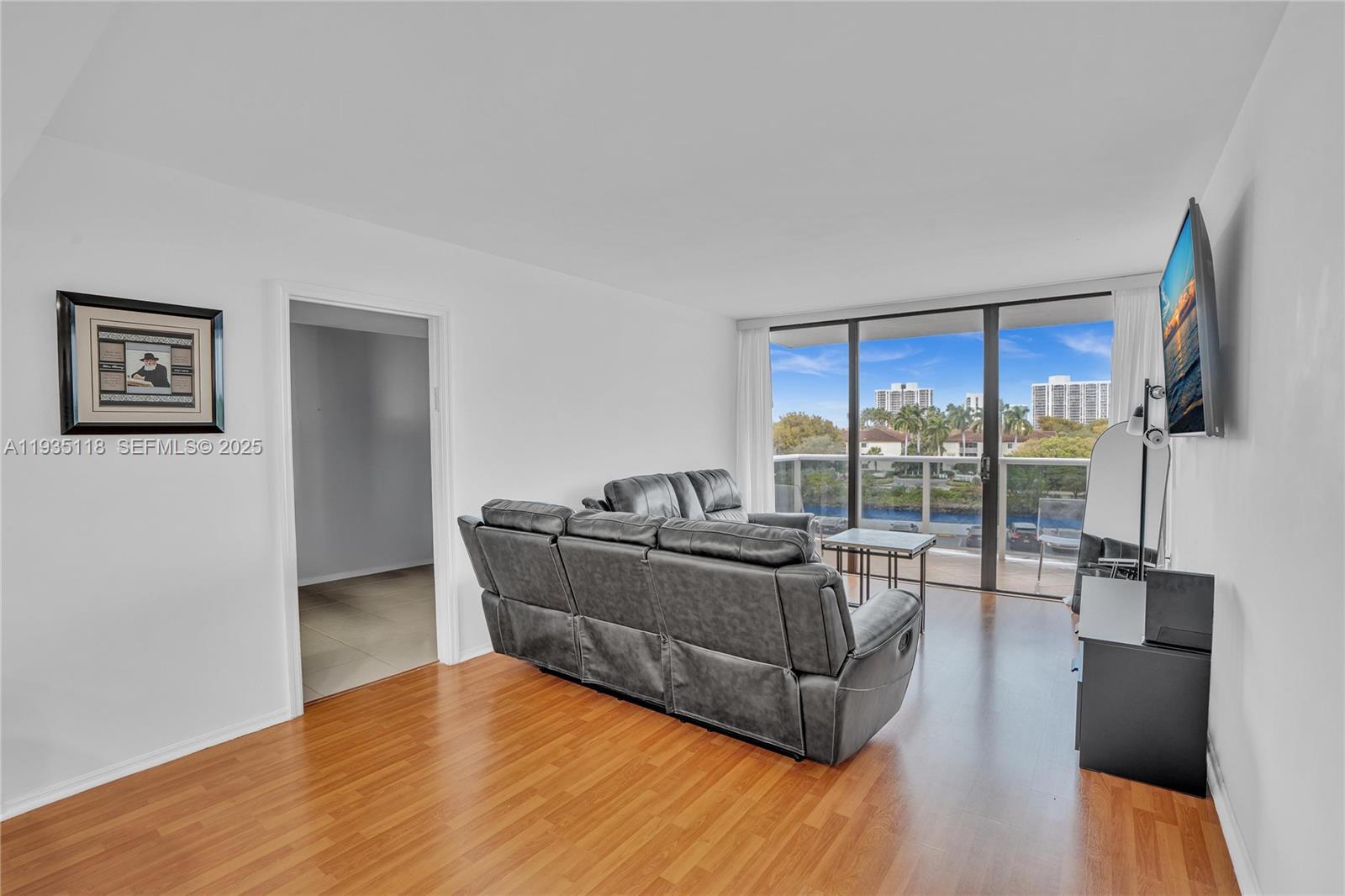 3675 N Country Clb Dr #410 Aventura, FL 33180