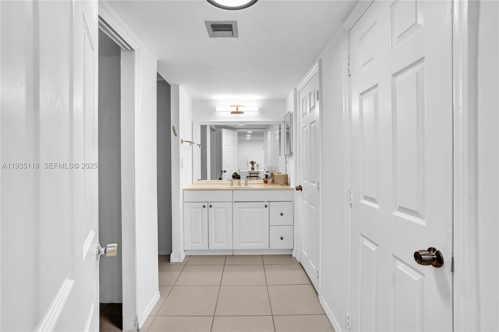 3675 N Country Clb Dr #410 Aventura, FL 33180