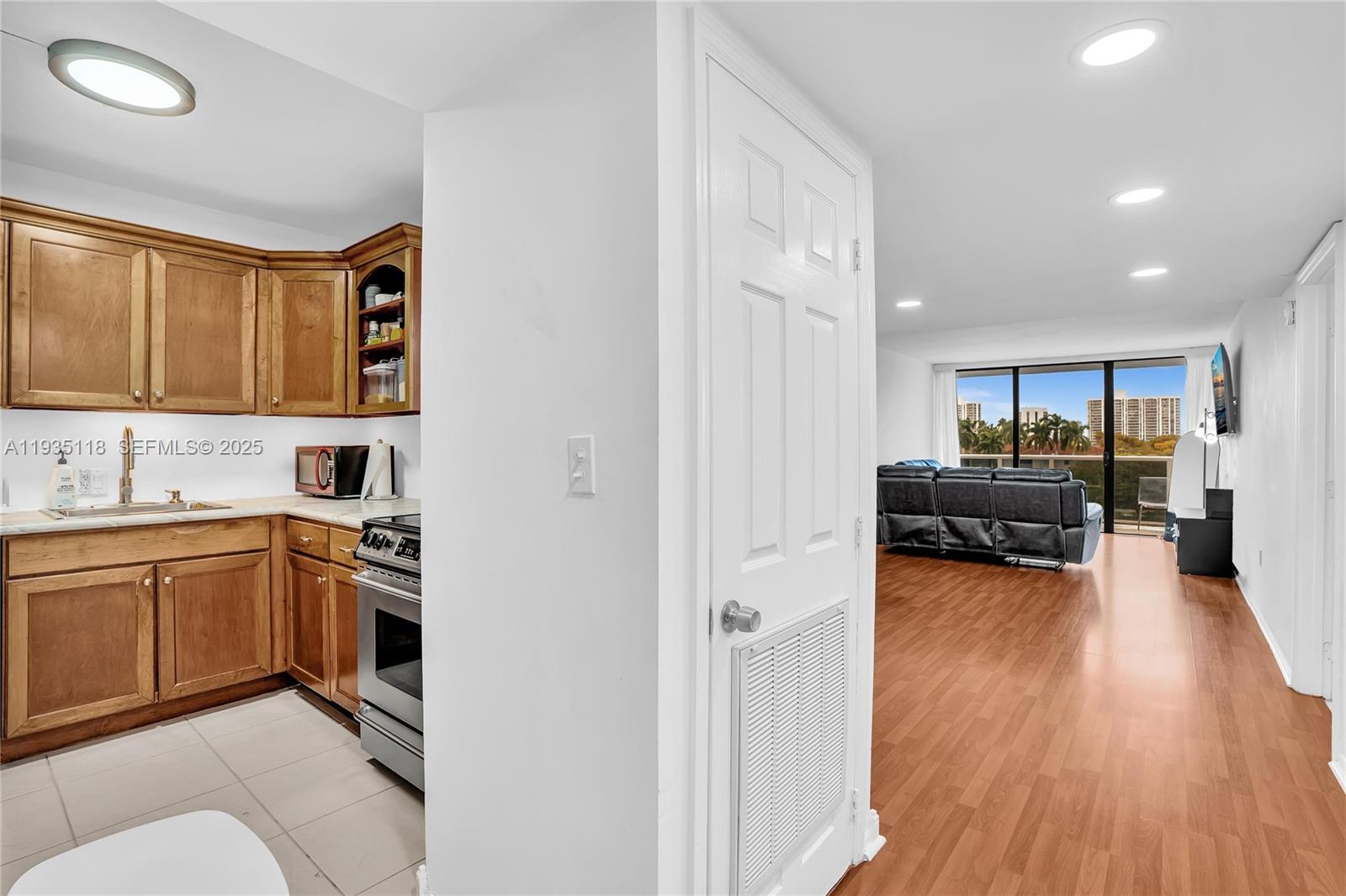 3675 N Country Clb Dr #410 Aventura, FL 33180