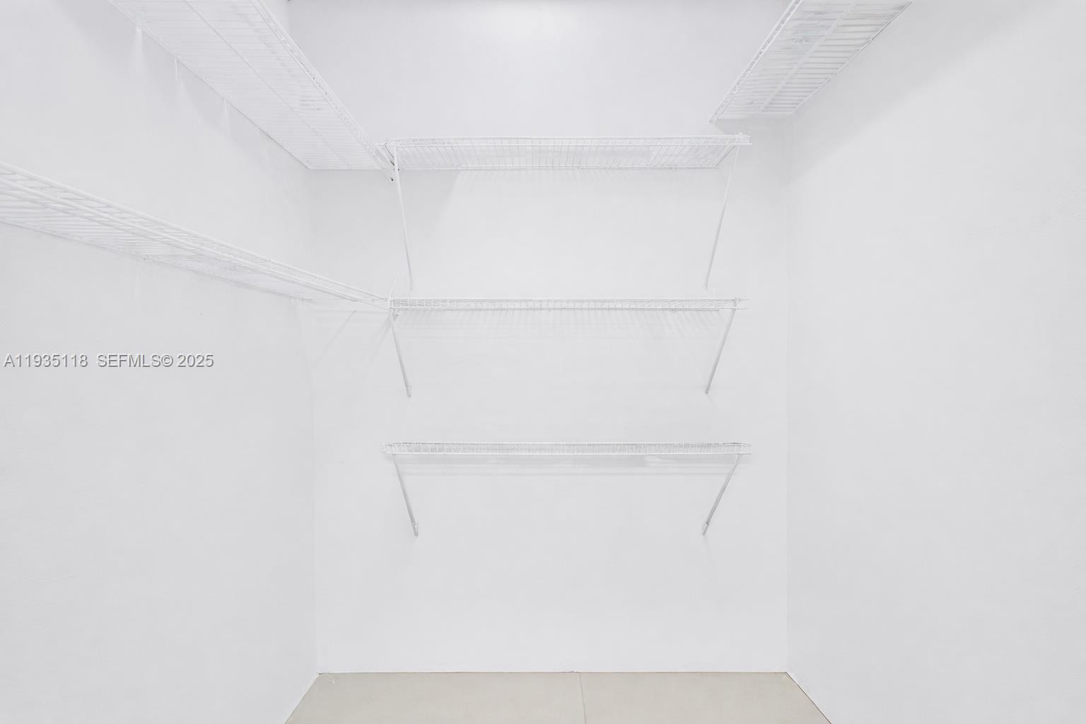 3675 N Country Clb Dr #410 Aventura, FL 33180