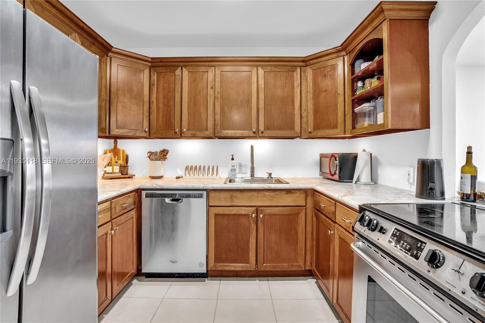 3675 N Country Clb Dr #410 Aventura, FL 33180