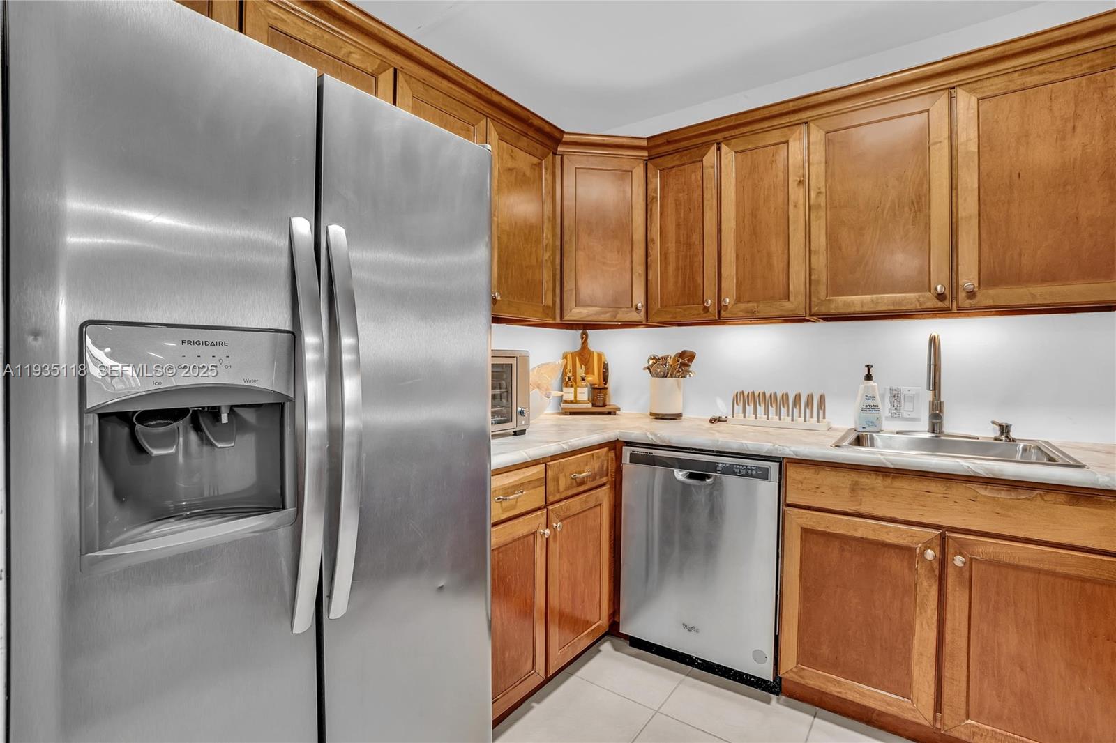 3675 N Country Clb Dr #410 Aventura, FL 33180