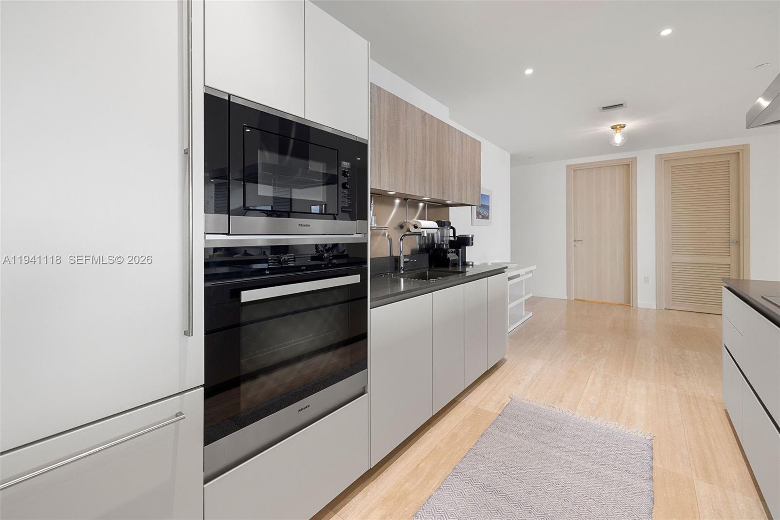 1000 Brickell Plz #PH5403 Miami, FL 33131