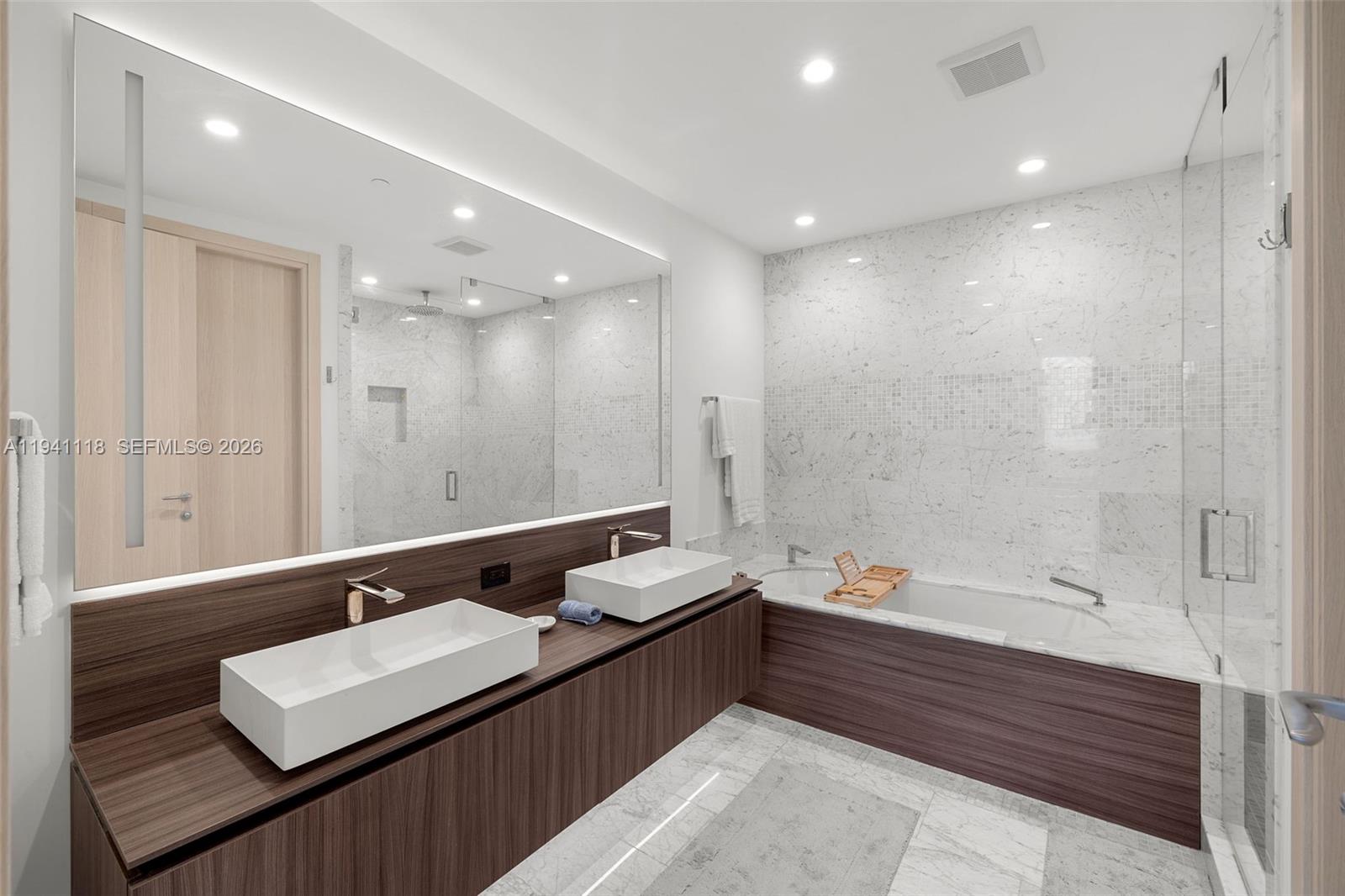 1000 Brickell Plz #PH5403 Miami, FL 33131