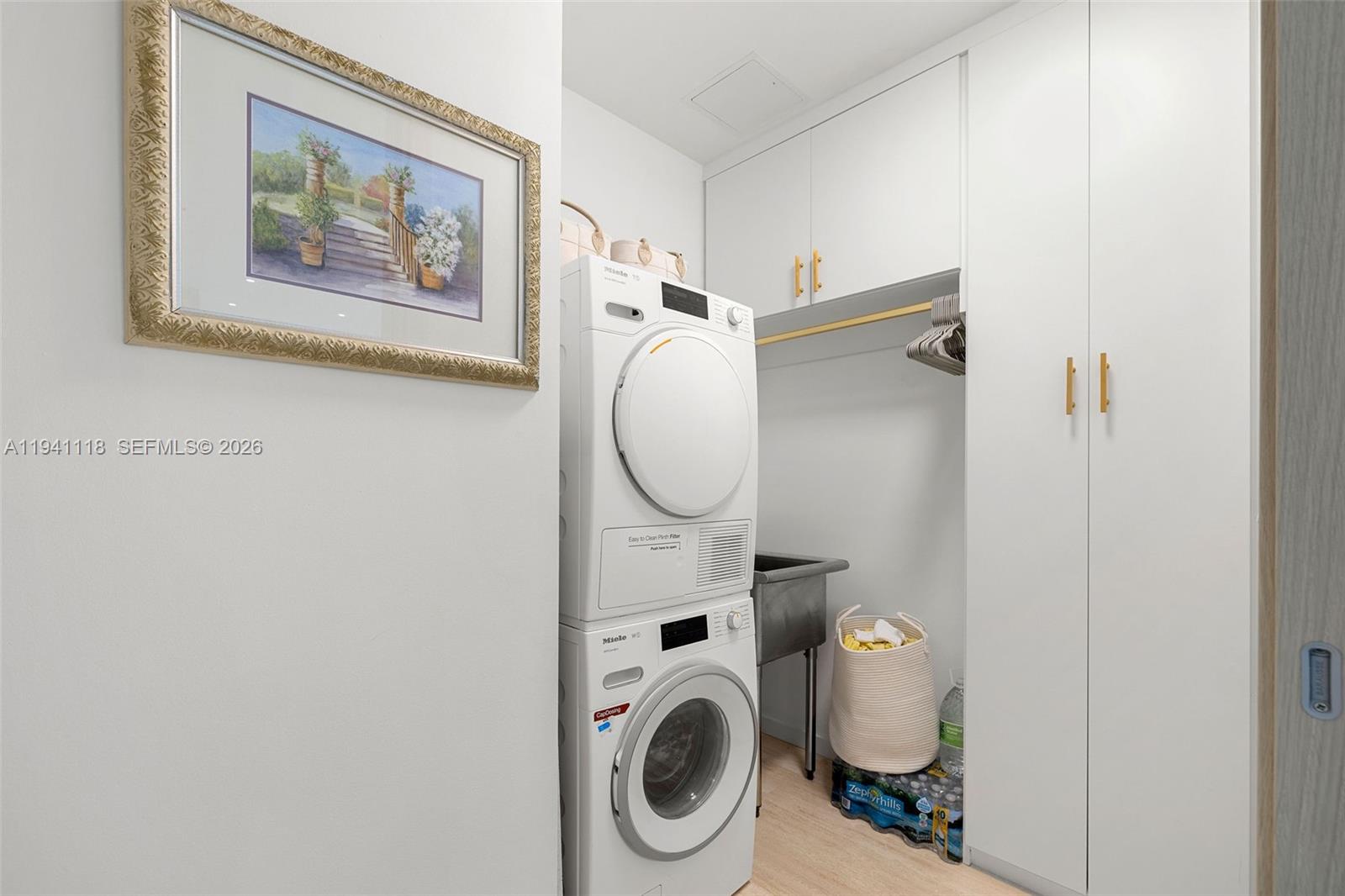 1000 Brickell Plz #PH5403 Miami, FL 33131