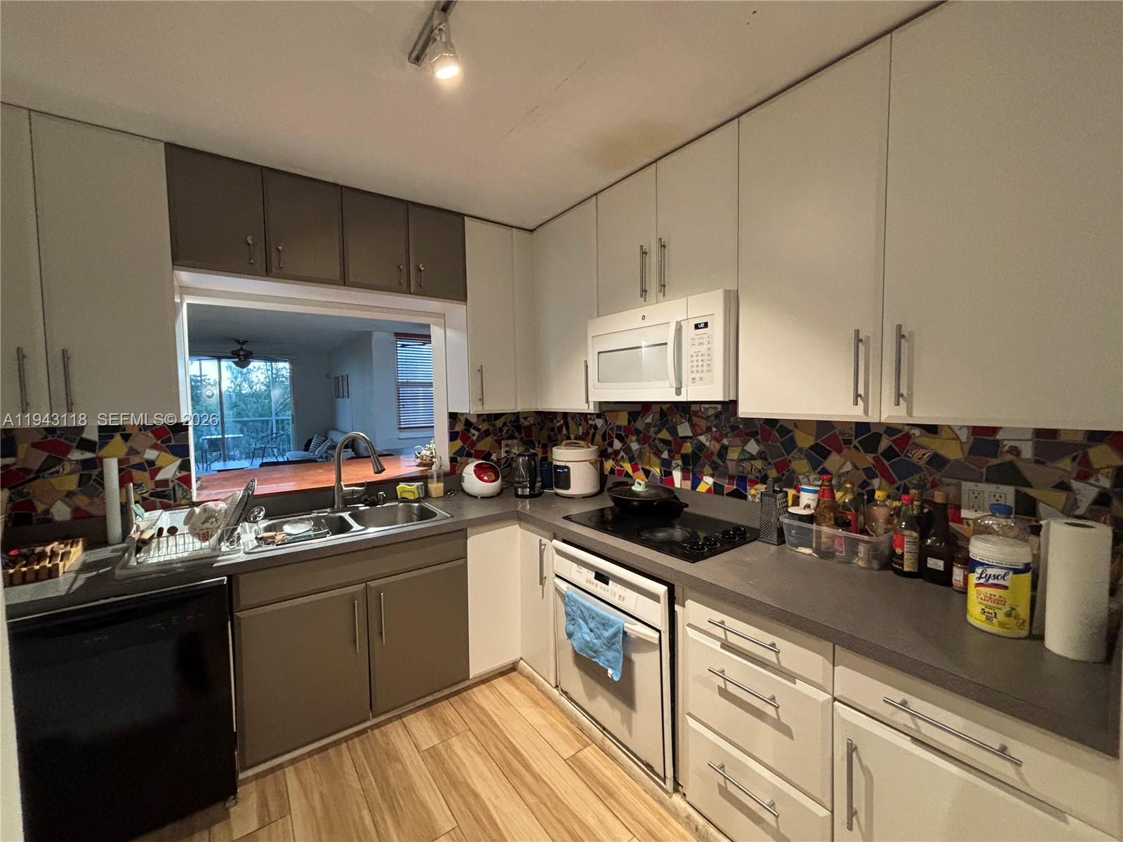 3660 NE 166th St #415 North Miami Beach, FL 33160