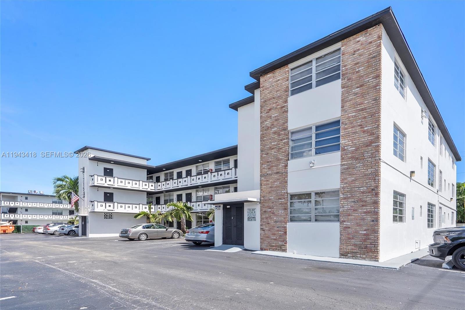 1715 N 16th Ave #306 Hollywood, FL 33020