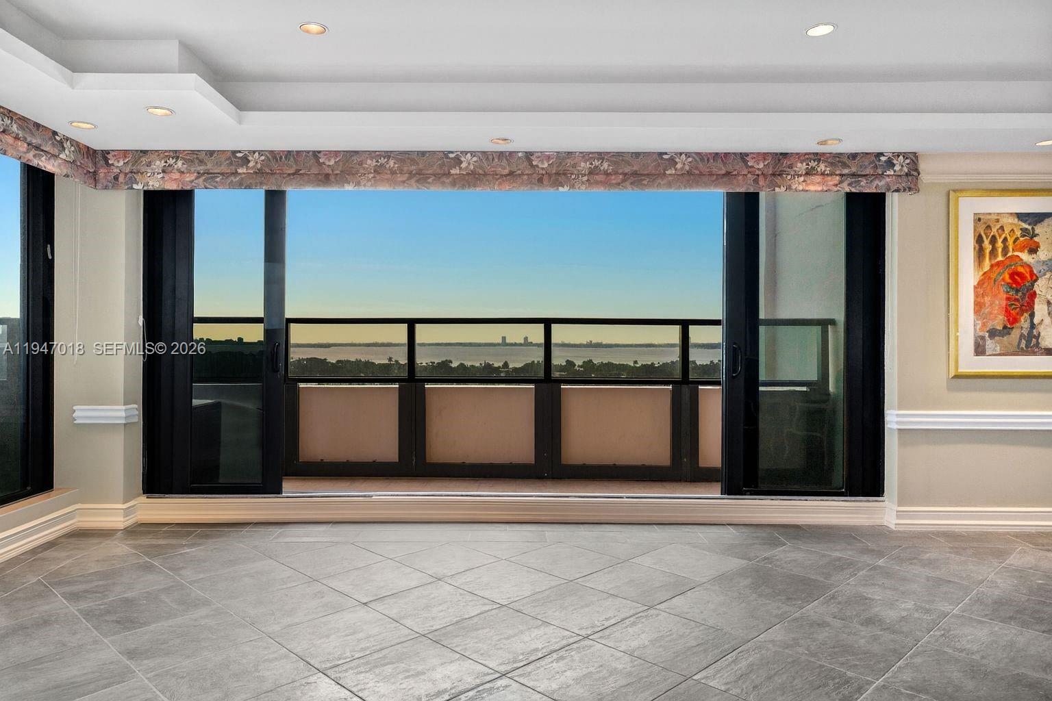 5225 Collins Ave #PH8 Miami Beach, FL 33140