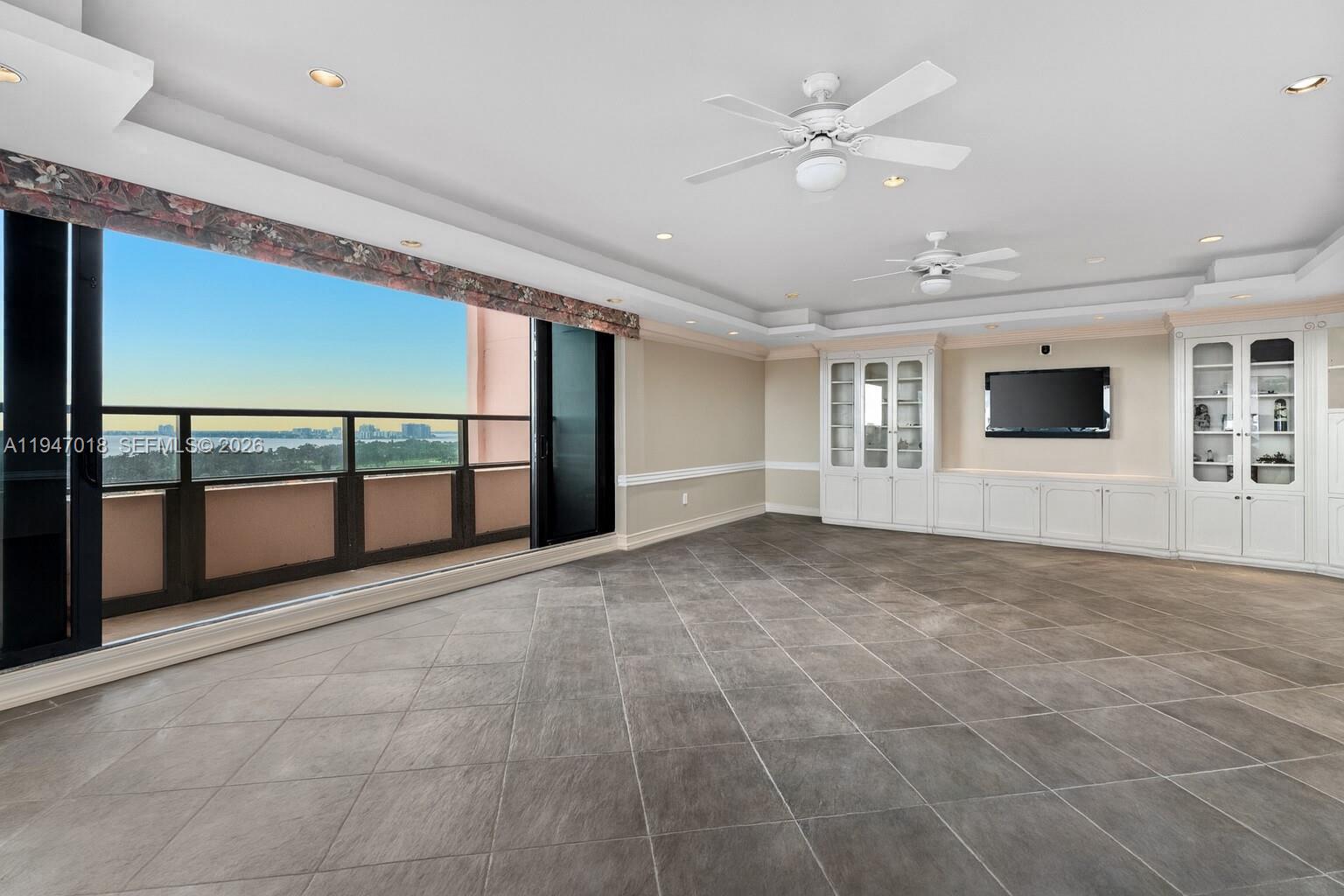 5225 Collins Ave #PH8 Miami Beach, FL 33140