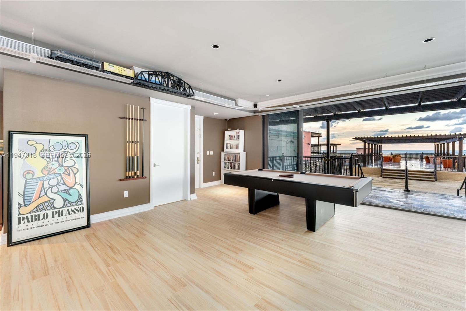 5225 Collins Ave #PH8 Miami Beach, FL 33140