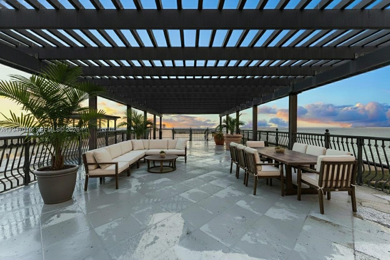 5225 Collins Ave #PH8 Miami Beach, FL 33140