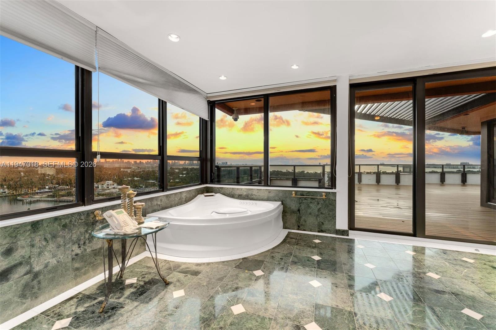 5225 Collins Ave #PH8 Miami Beach, FL 33140