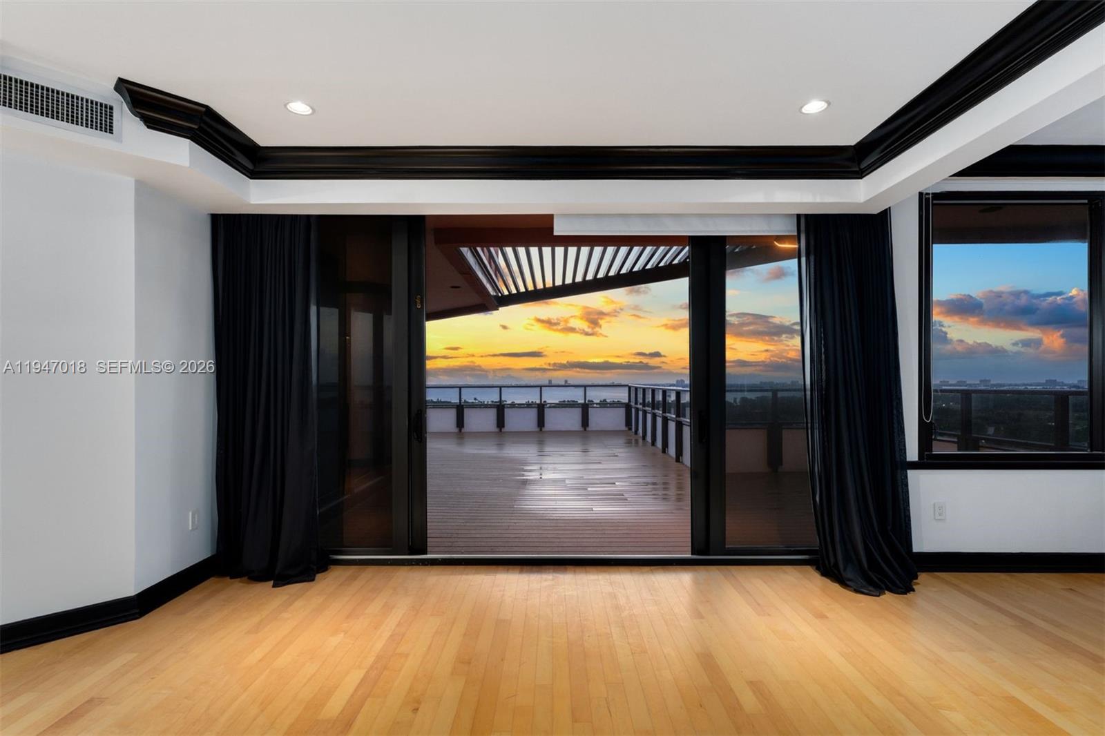 5225 Collins Ave #PH8 Miami Beach, FL 33140