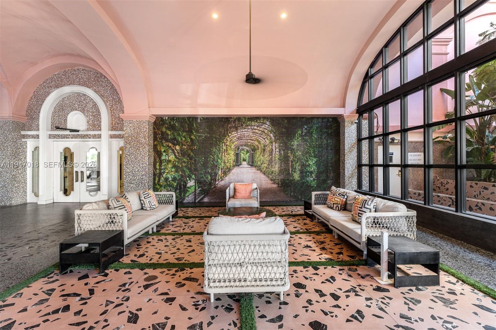 5225 Collins Ave #PH8 Miami Beach, FL 33140