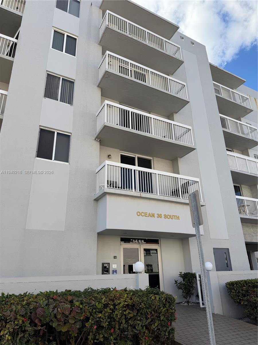3588 Collins Ave #404 Miami Beach, FL 33140