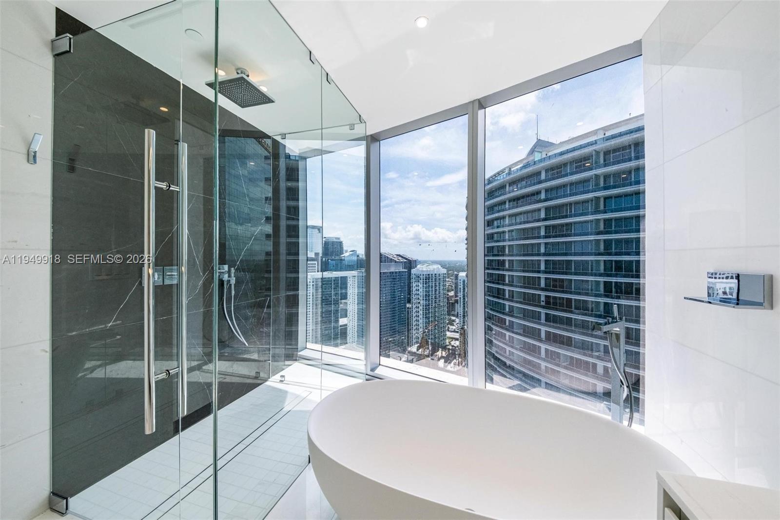 300 Biscayne Blvd Way #4507W Miami, FL 33131