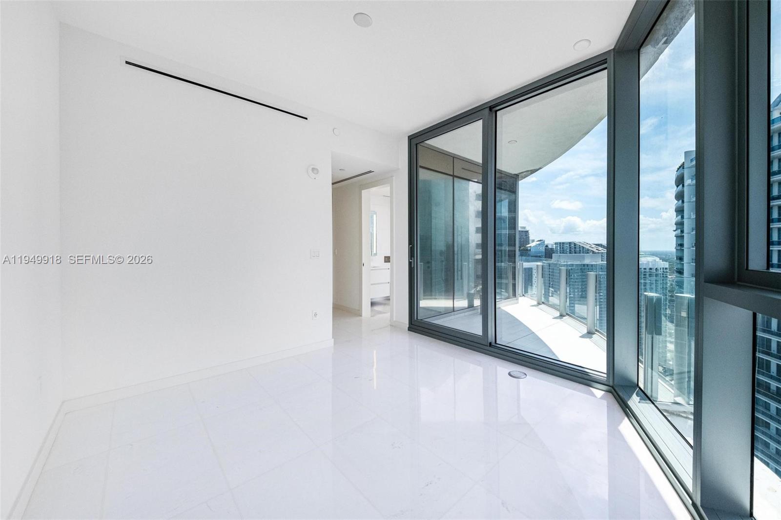 300 Biscayne Blvd Way #4507W Miami, FL 33131