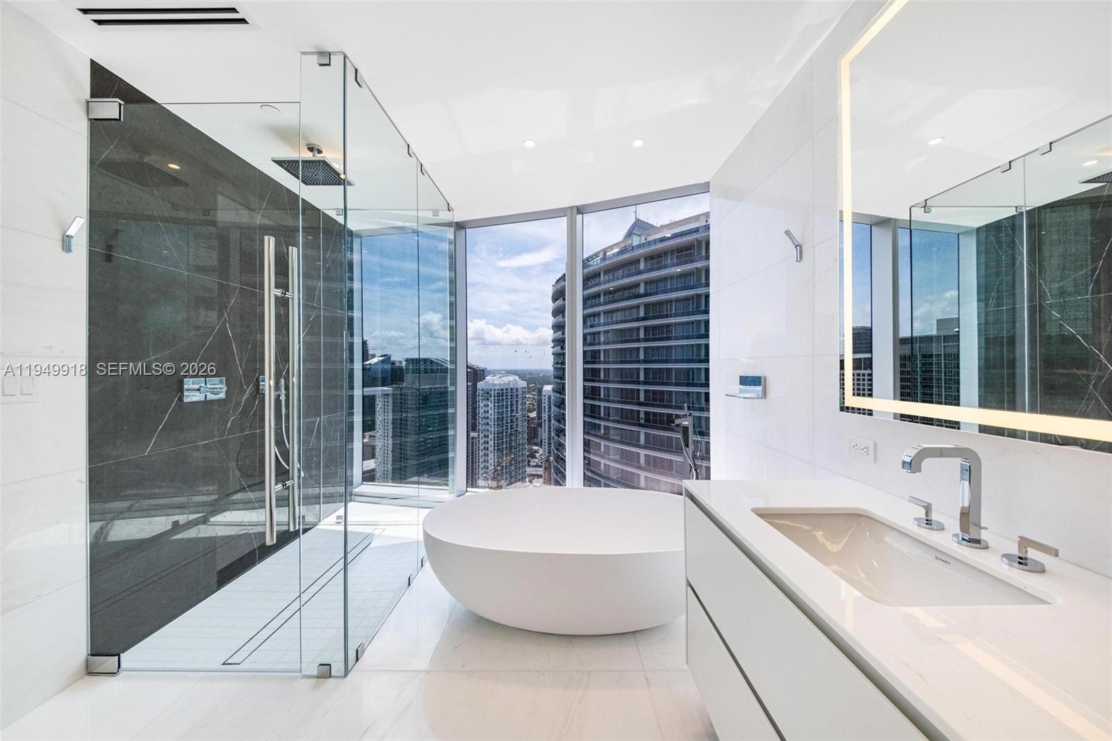 300 Biscayne Blvd Way #4507W Miami, FL 33131