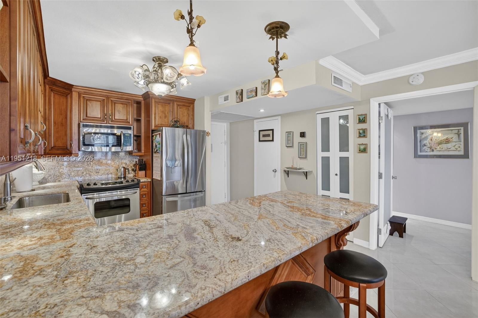 1000 Parkview Dr #806 Hallandale Beach, FL 33009