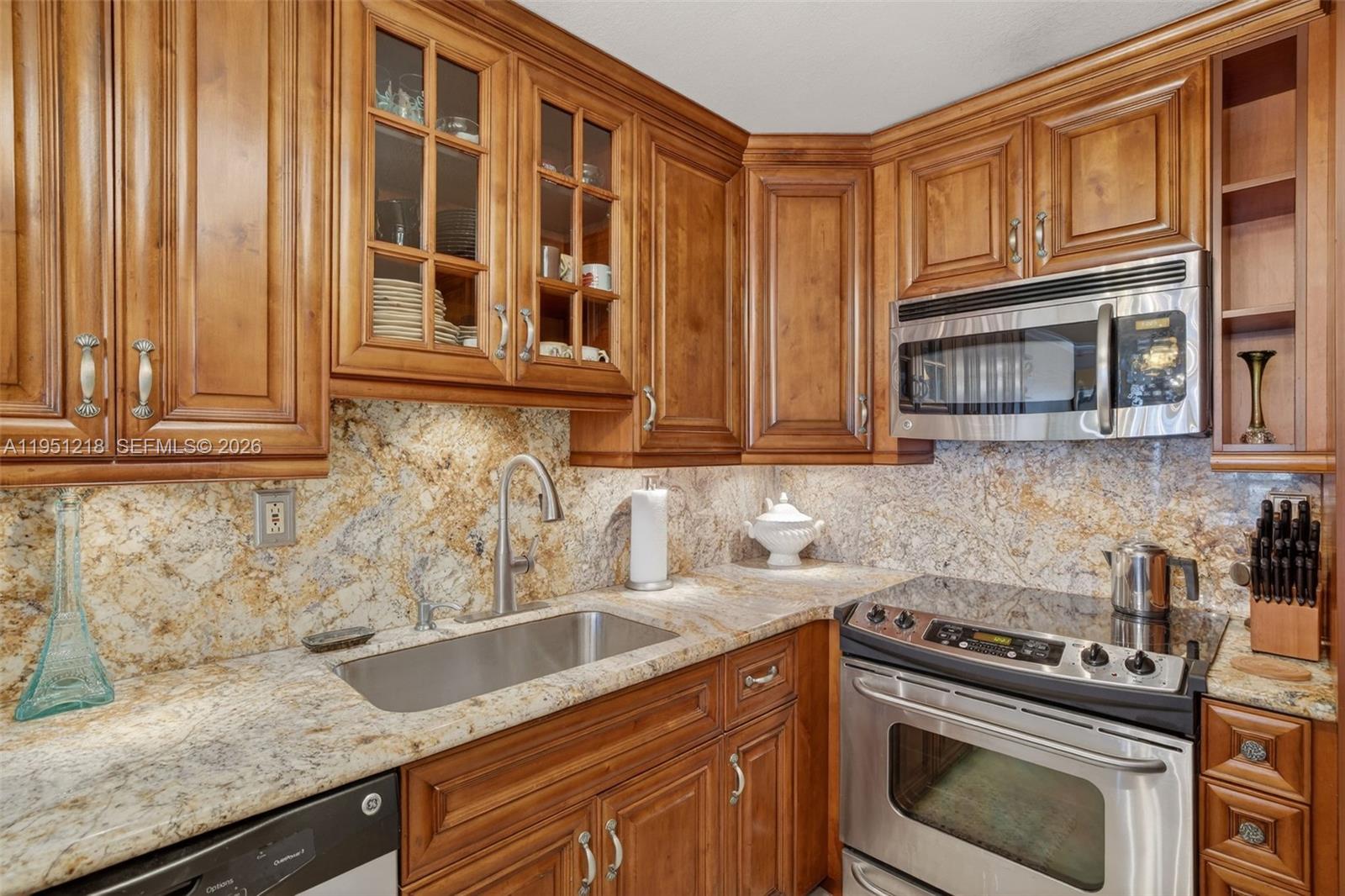 1000 Parkview Dr #806 Hallandale Beach, FL 33009