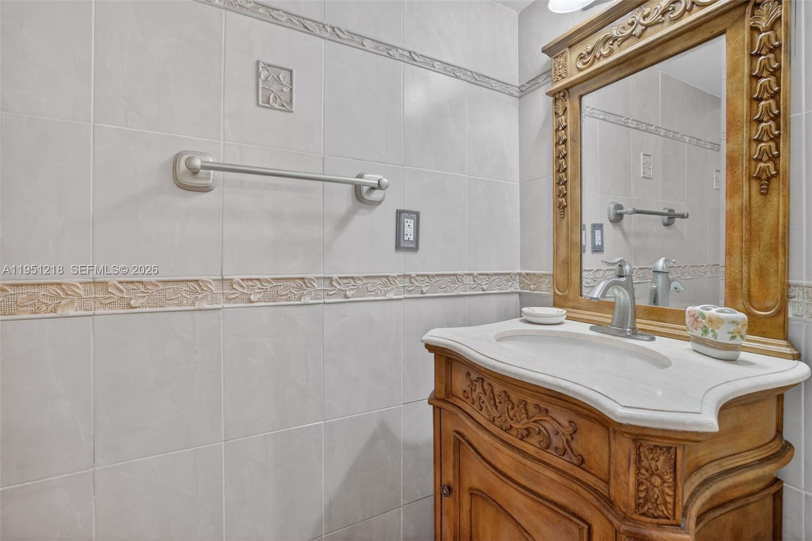 1000 Parkview Dr #806 Hallandale Beach, FL 33009