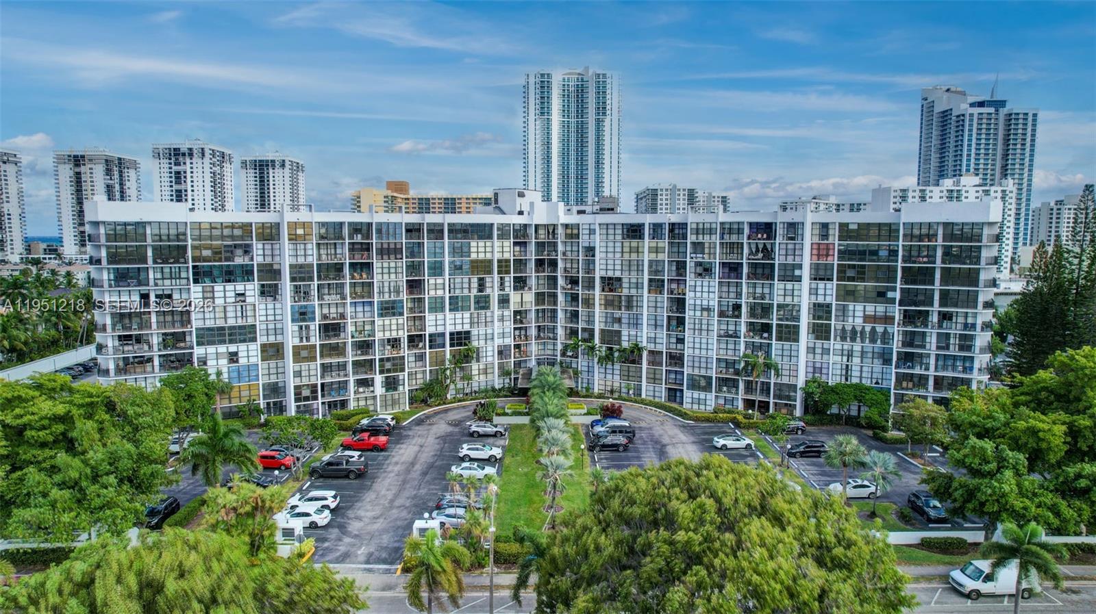 1000 Parkview Dr #806 Hallandale Beach, FL 33009