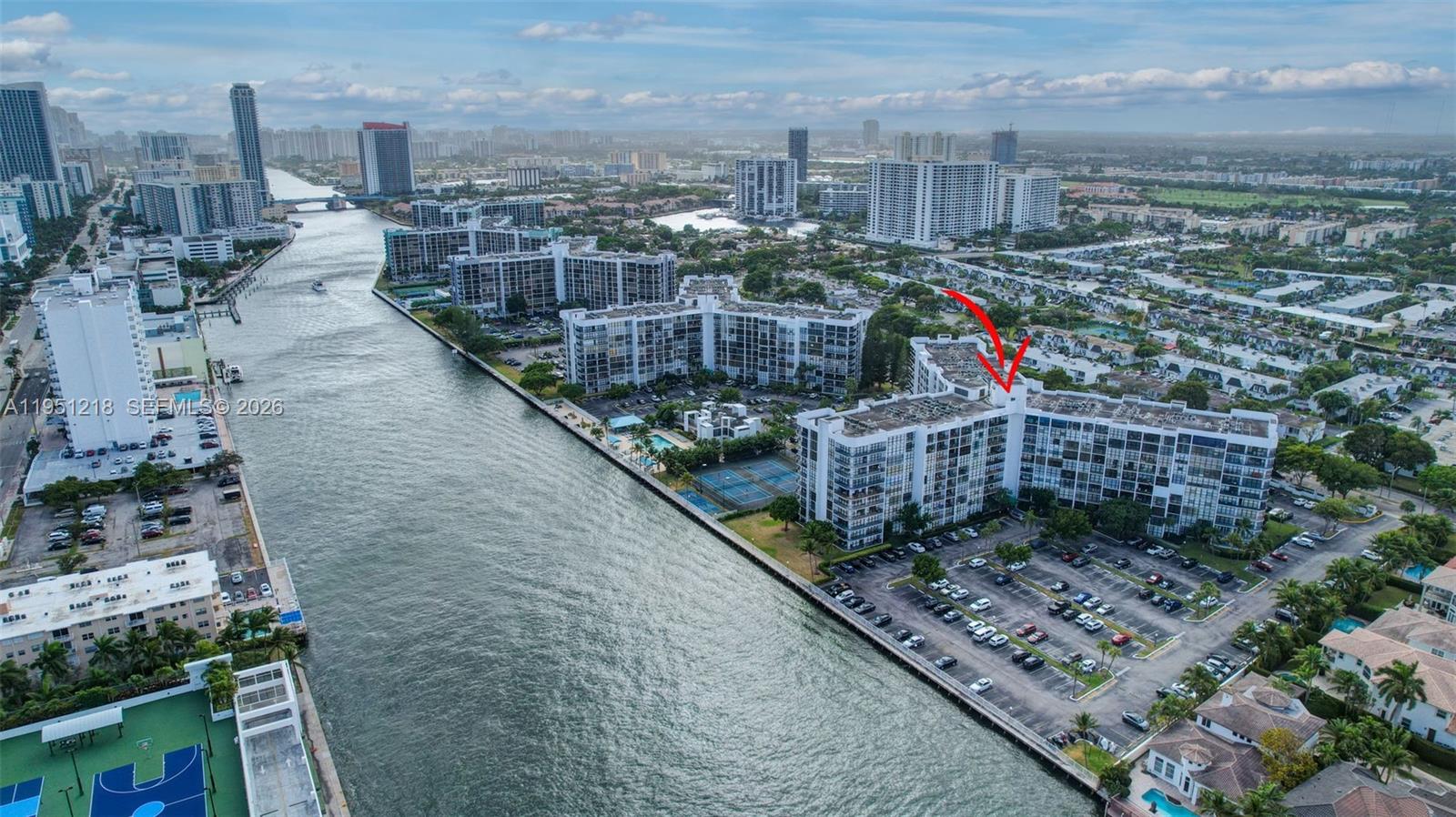 1000 Parkview Dr #806 Hallandale Beach, FL 33009