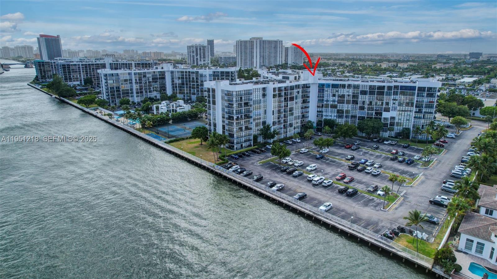 1000 Parkview Dr #806 Hallandale Beach, FL 33009