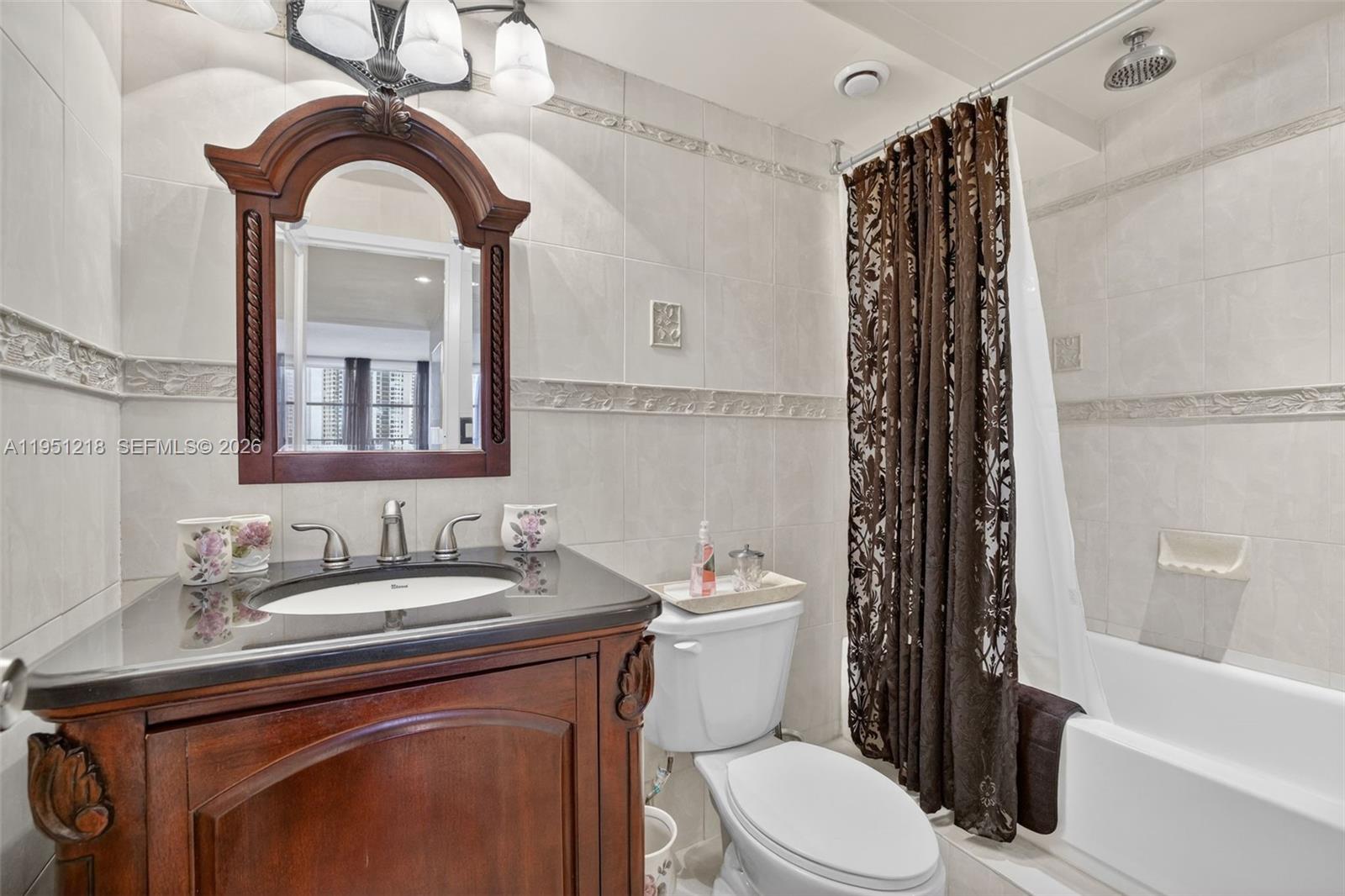 1000 Parkview Dr #806 Hallandale Beach, FL 33009