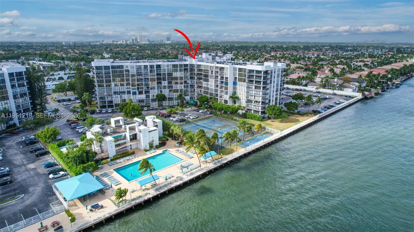 1000 Parkview Dr #806 Hallandale Beach, FL 33009