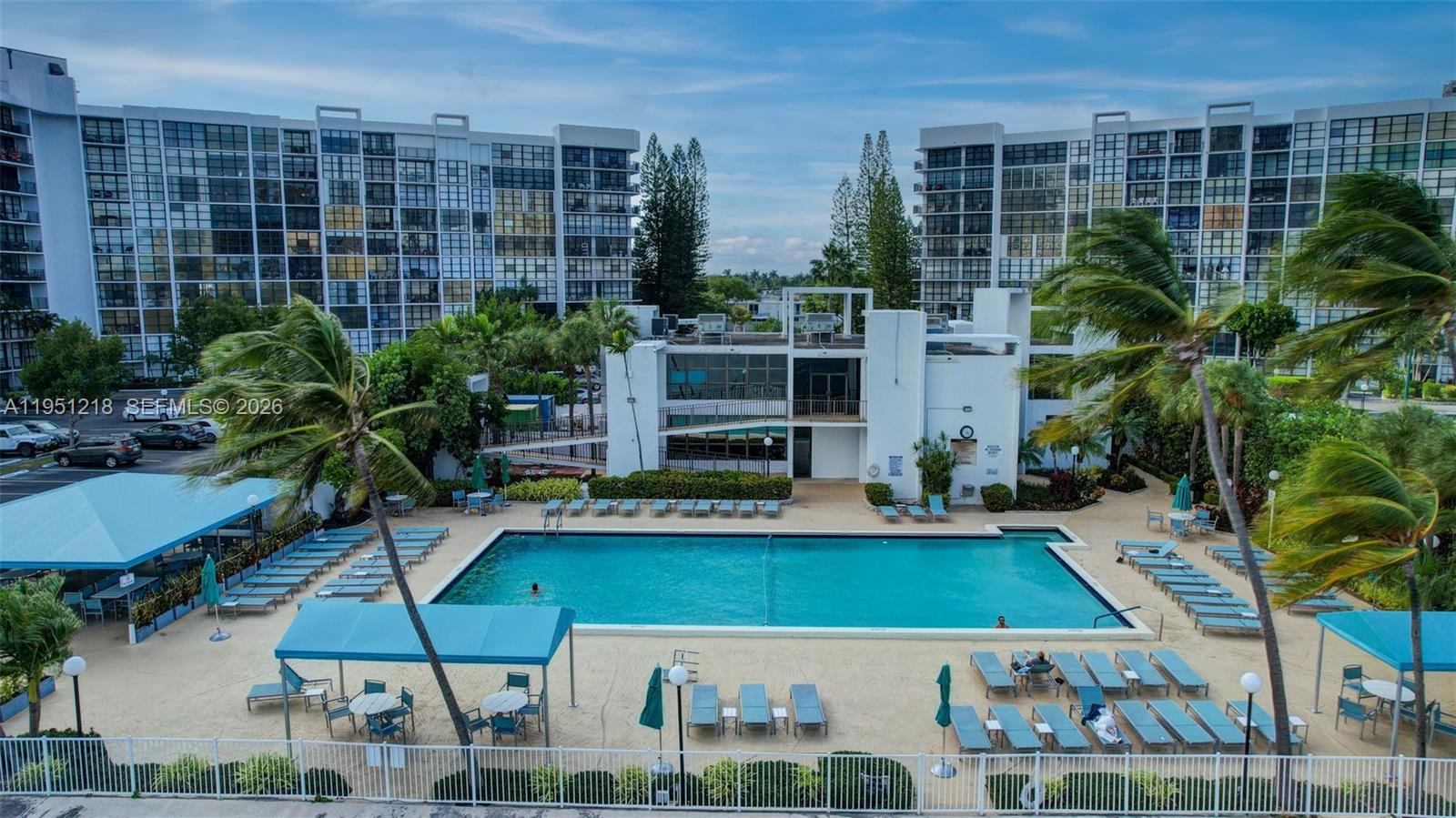 1000 Parkview Dr #806 Hallandale Beach, FL 33009