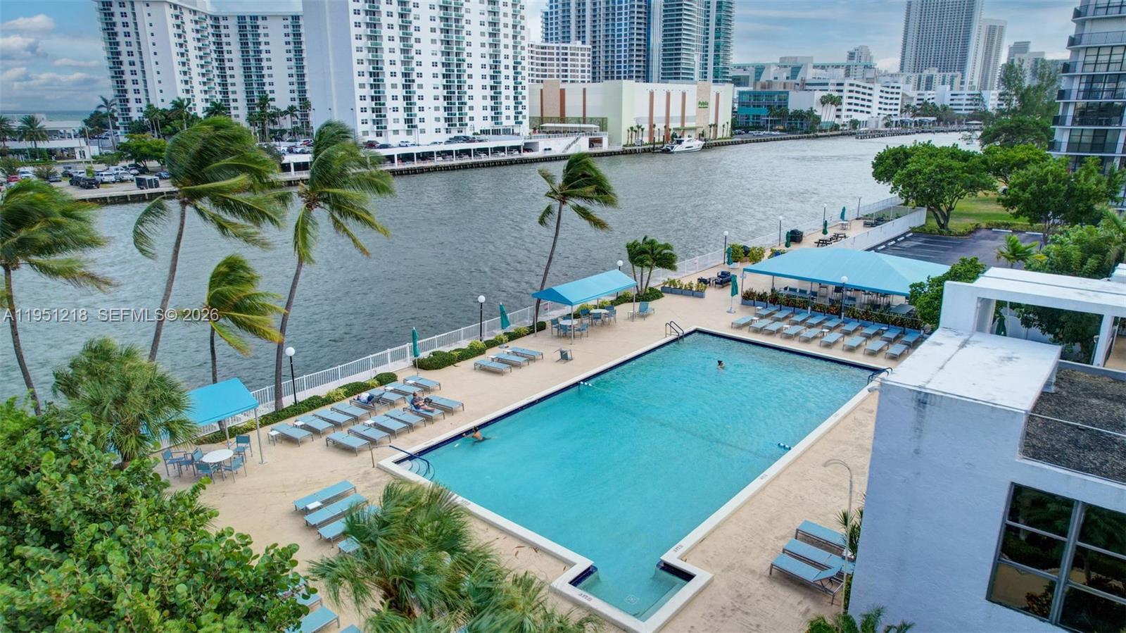 1000 Parkview Dr #806 Hallandale Beach, FL 33009