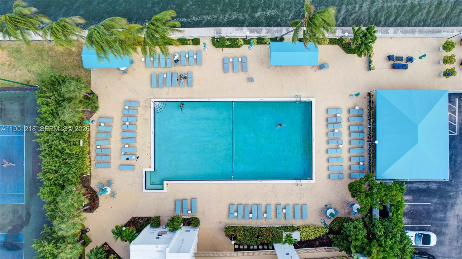 1000 Parkview Dr #806 Hallandale Beach, FL 33009