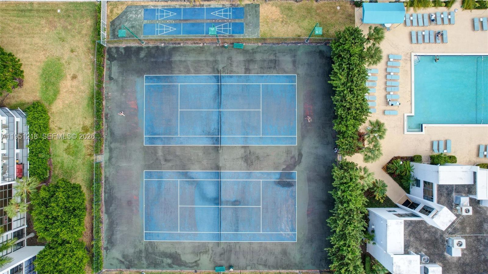 1000 Parkview Dr #806 Hallandale Beach, FL 33009