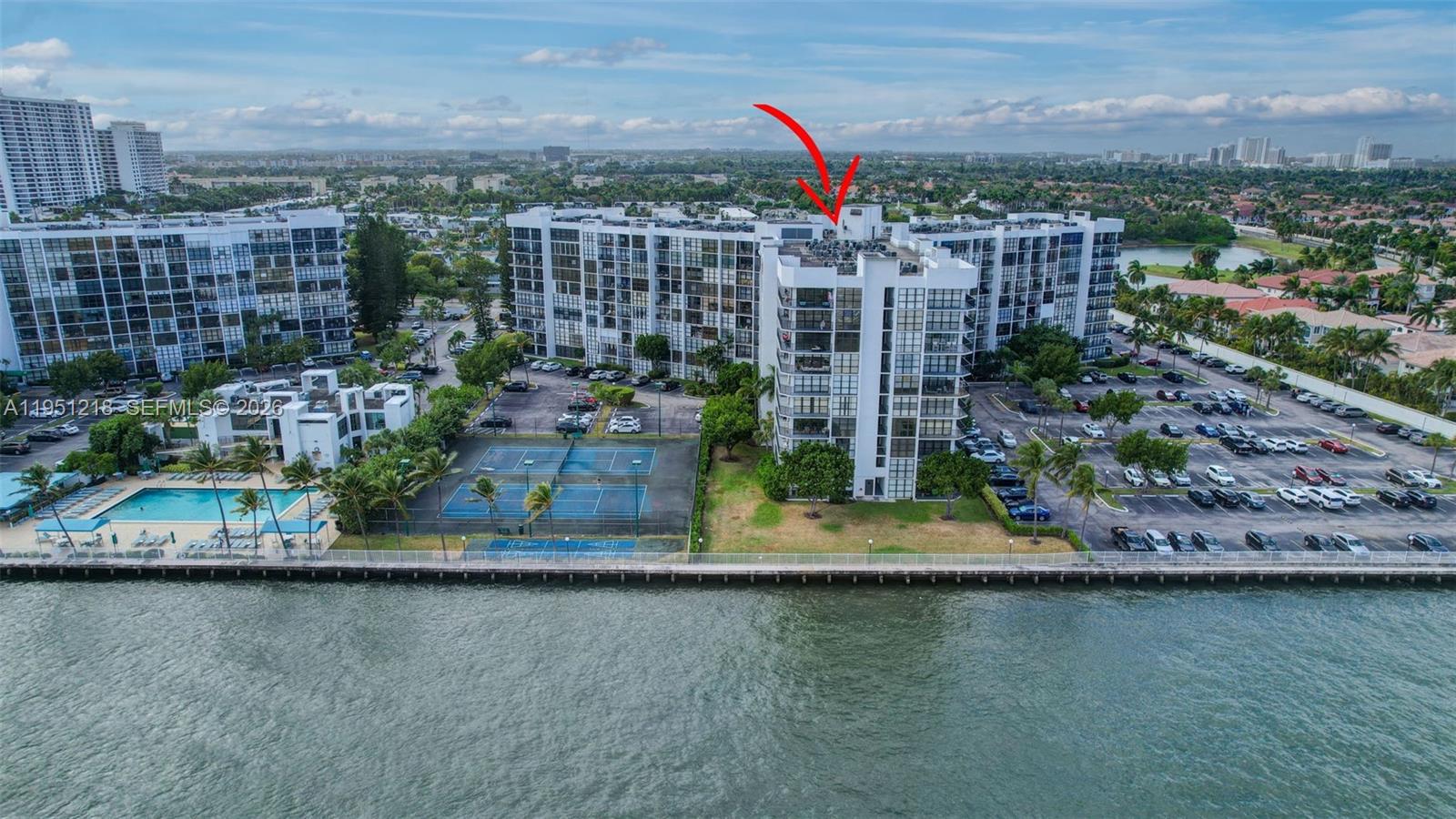 1000 Parkview Dr #806 Hallandale Beach, FL 33009