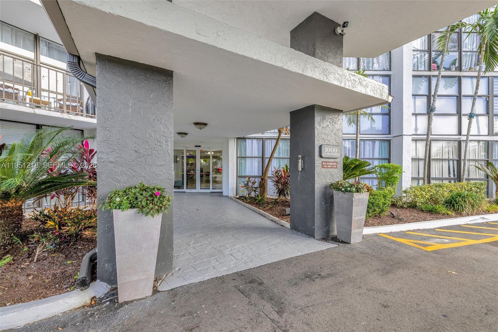 1000 Parkview Dr #806 Hallandale Beach, FL 33009