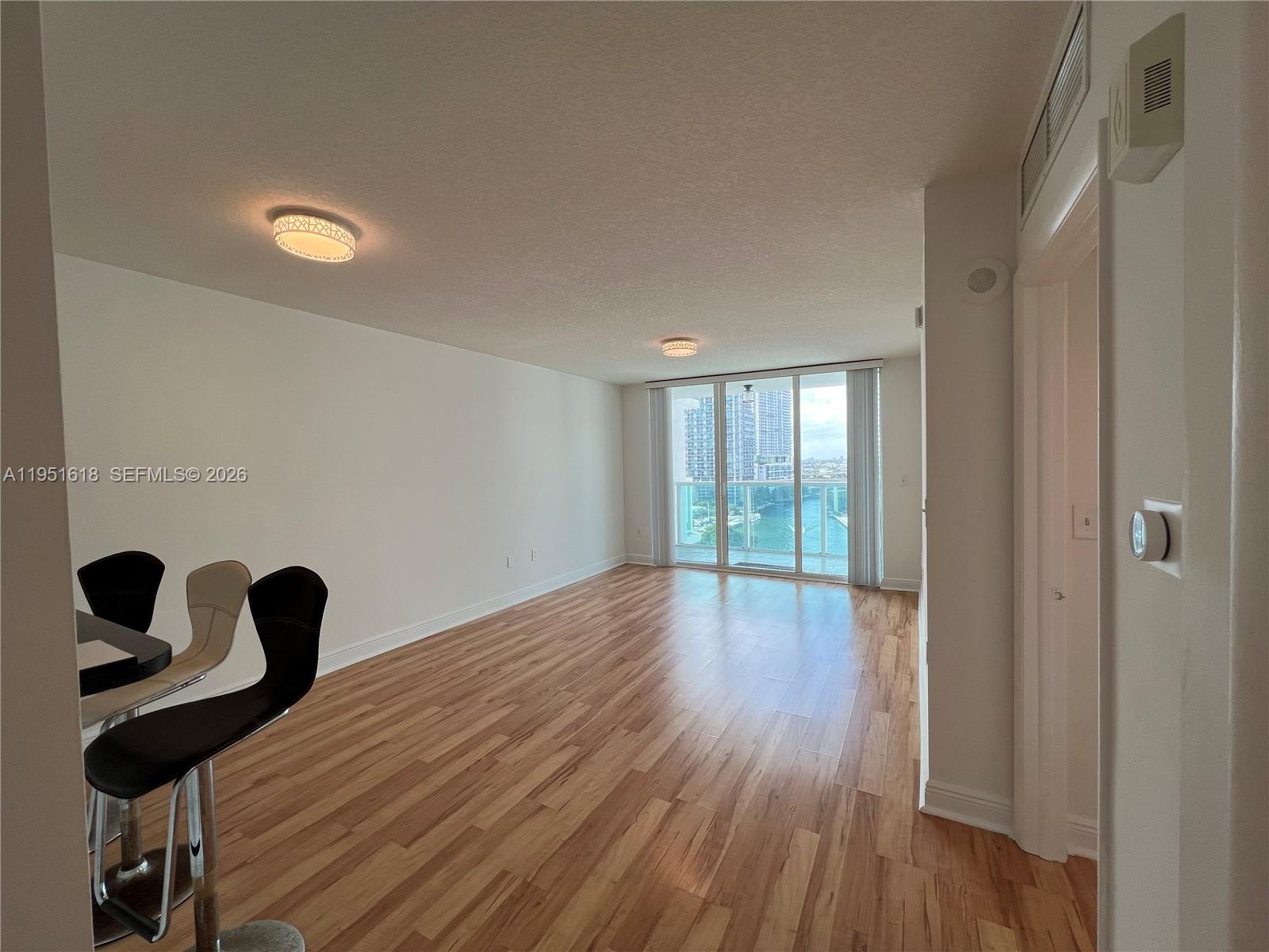 image Brickell on the River North9