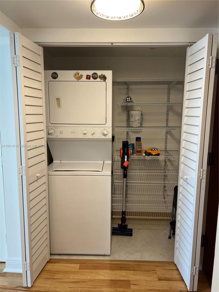 image Brickell on the River North1