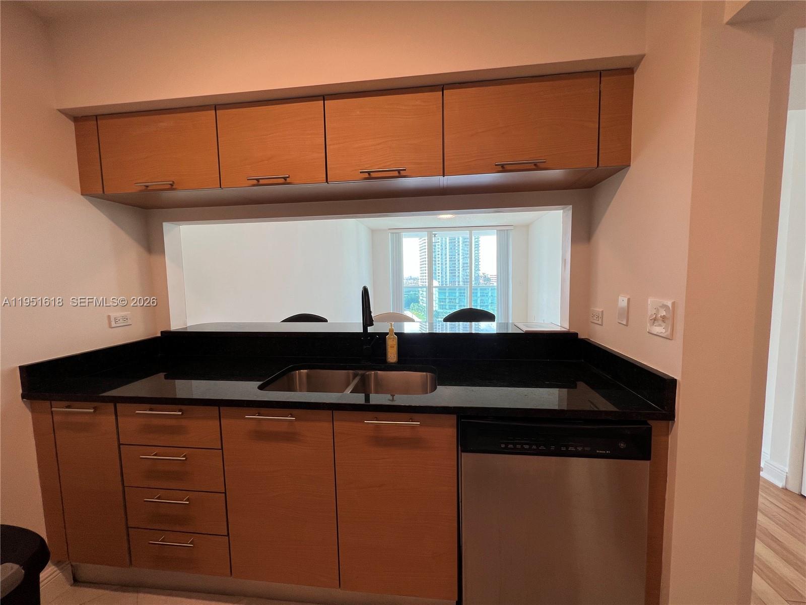 image Brickell on the River North3