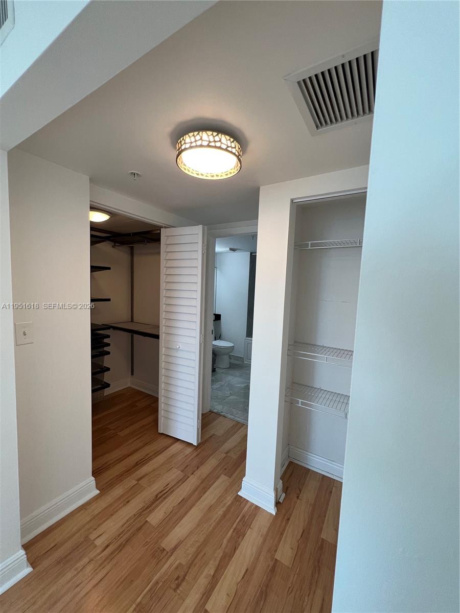 image Brickell on the River North6